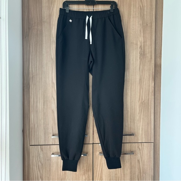Figs Tansen Jogger Scrub Pant in Black - Picture 1 of 4